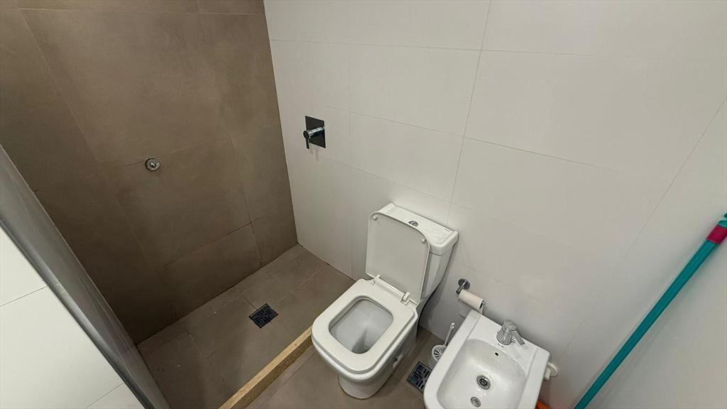 26 de marzo y Buxareo , 30 m2, nuevo, gimnasio, lavadero !!