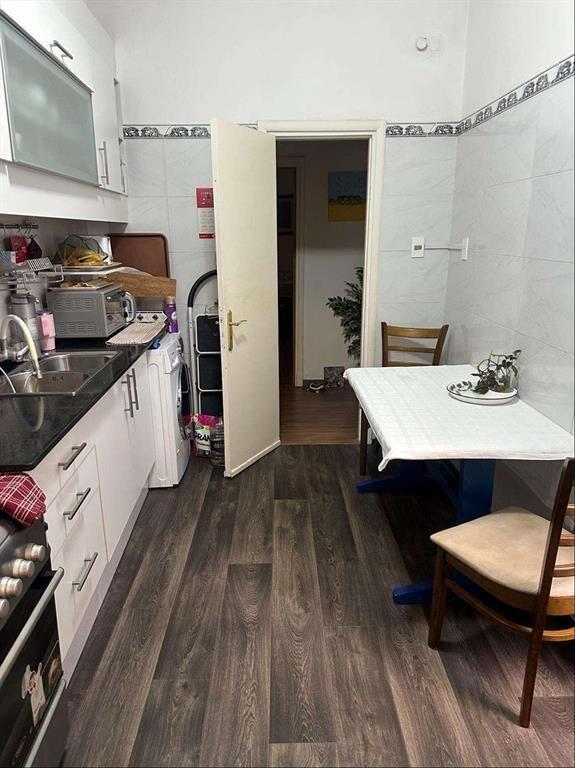 Muy buen apartamento de tres dorm y servicio completo en C