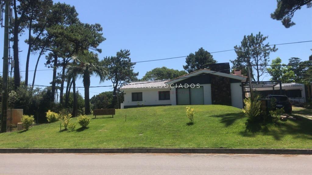 Casa en venta de 3 dormitorios en zona Cantegril, Punta del
