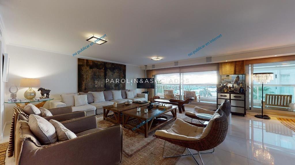 Apartamento en venta de 4 suites en edificio del
