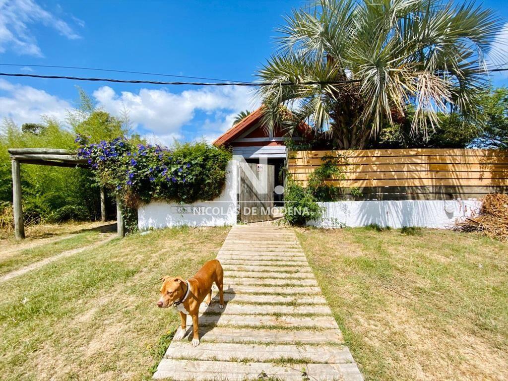 Vende Chalet de 2 dormitorios en La Barra.