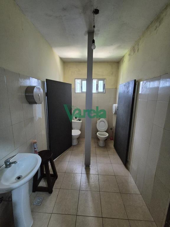Venta local en 3 plantas 700 mts2, Agraciada esq