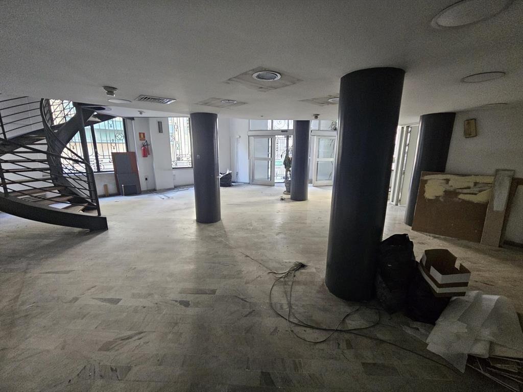 25 de mayo y Zabala, gran esquina, 27 mts de frente, 245 m2