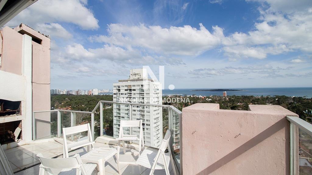 En venta apartamento de 3 dormitorios con vista