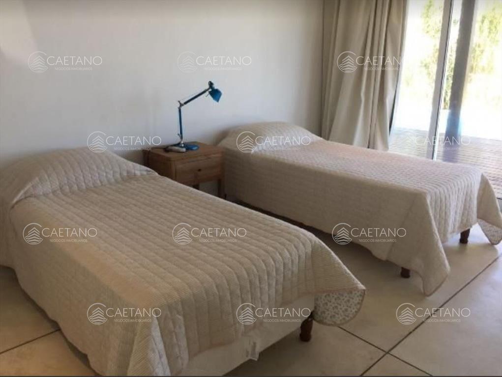 Casa de 4 dormitorios en venta !