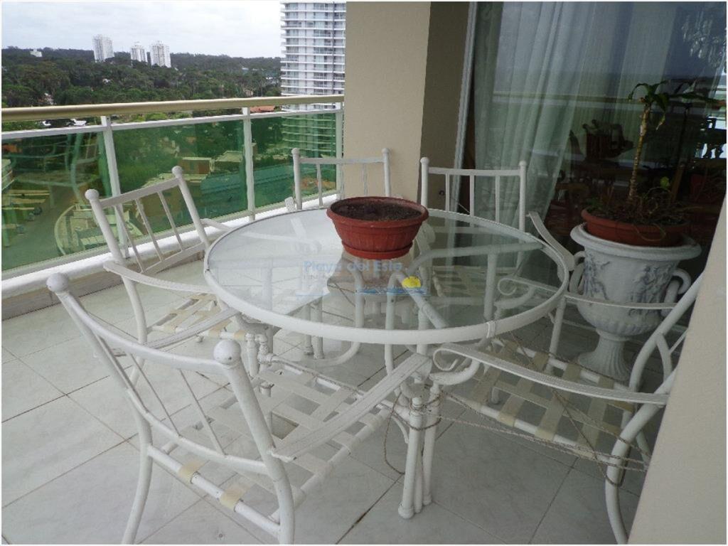 Apartamento en Venta de 3 dormitorios en Punta ,