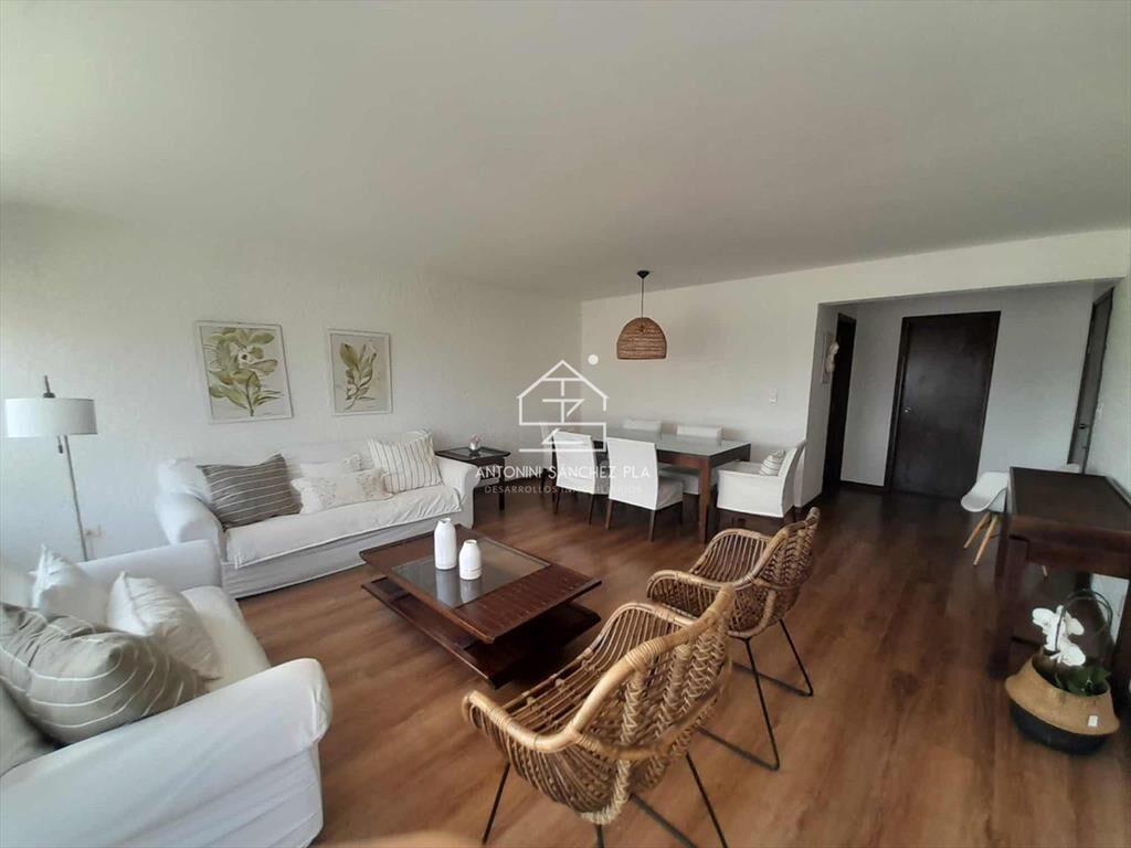VENTA HERMOSO APTO A PASOS DE LA BRAVA