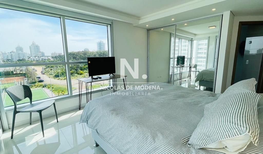 Apartamento de 3 Dormitorios con Parrillero en -