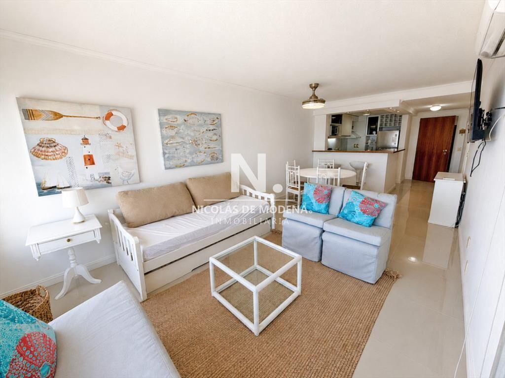 Apartamento en venta frente al mar, parada 19