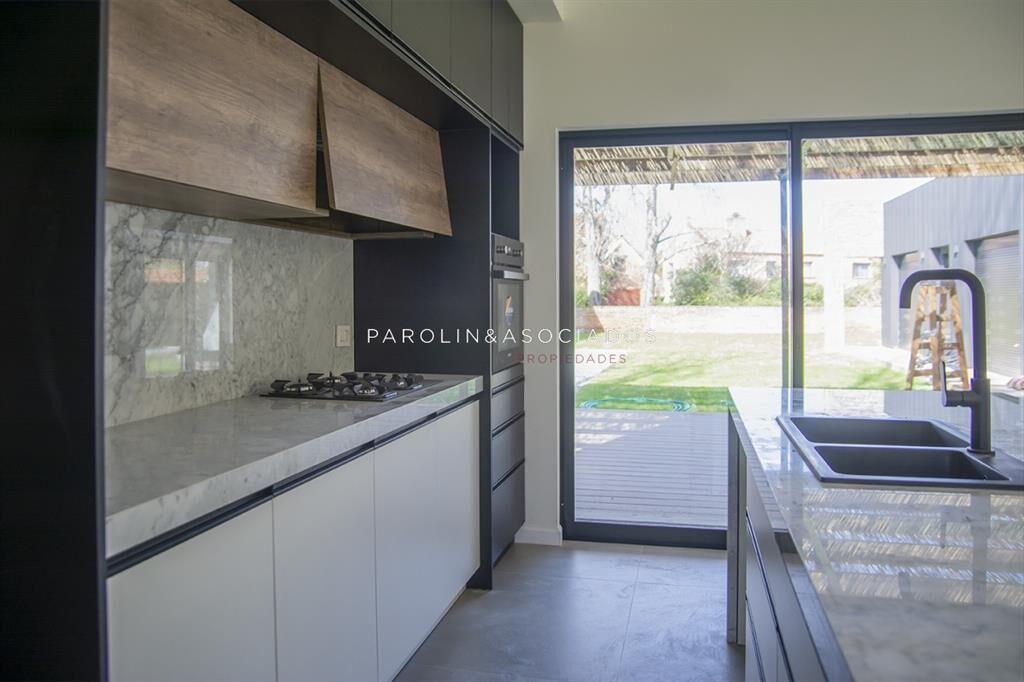 Chalet en venta en el Golf de Punta del Este de 4