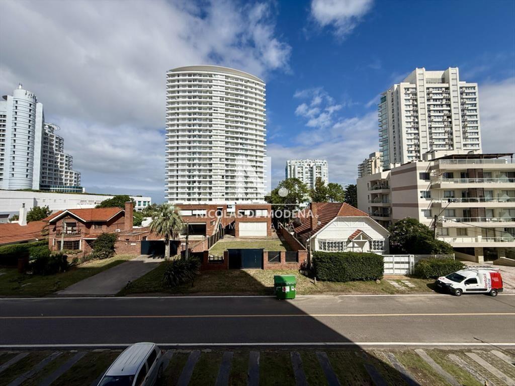 Apartamento en venta en Edificio Cap Bretón  Av.