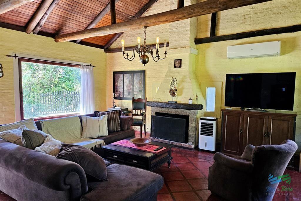 Casa 3 dormitorios en alquiler anual, cerca Punta