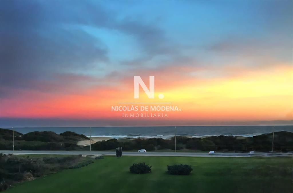 En venta en zona playera, apartamento de 3 en del