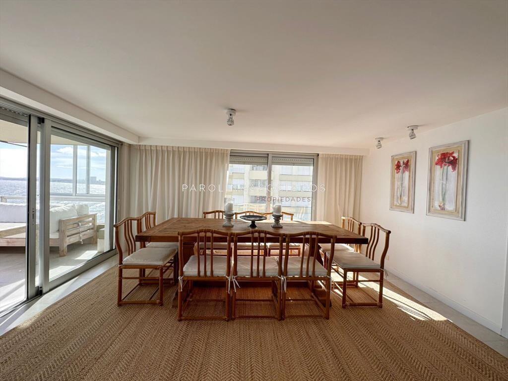 Hermoso apartamento en venta en edificio Punta