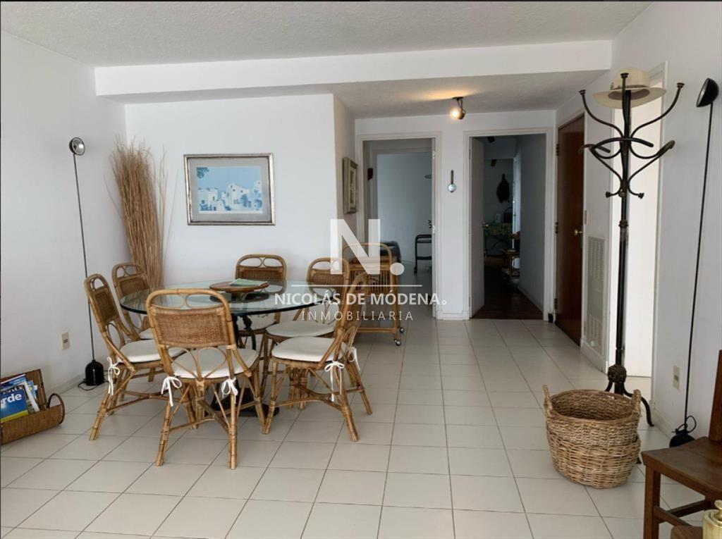 Apartamento en venta de  3 dormitorios,  3 baños