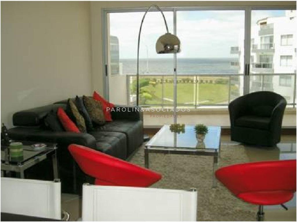 Departamento en Venta de 3 Dormitorios, Pinares