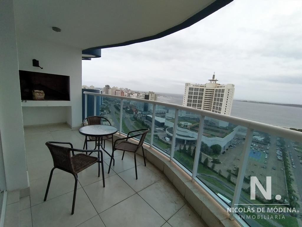 Playa Mansa , deartamento de 2 dormitorios en venta