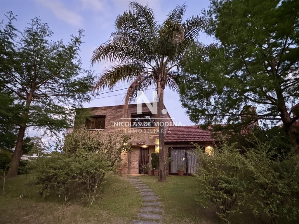 Alquila casa en Punta del Este de 4 dormitorios, excelente
