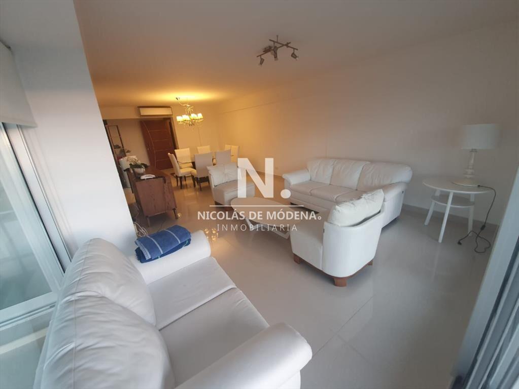 Gran departamento a pasos del mar, Punta del Este