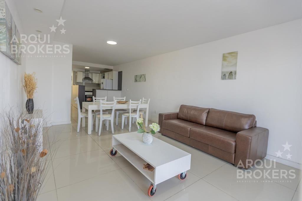 Apartamento de 3 dormitorios en venta en Rambla de Malvín c