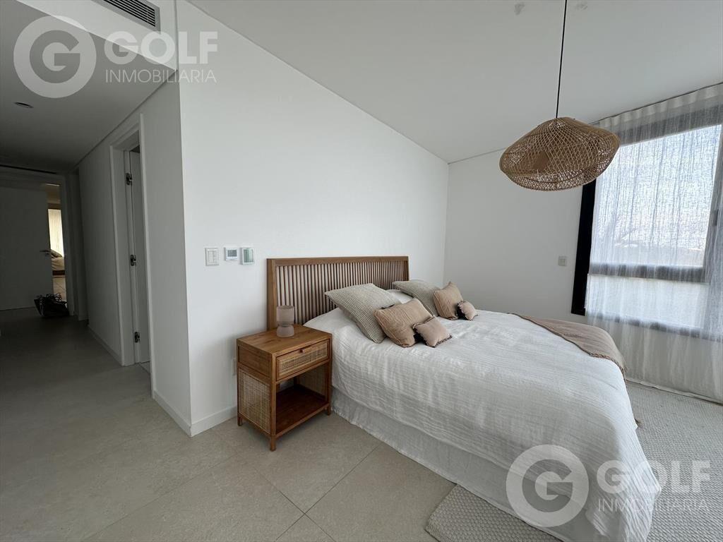 Venta de Penthouse de 3 dormitorios y servicio en Manantial