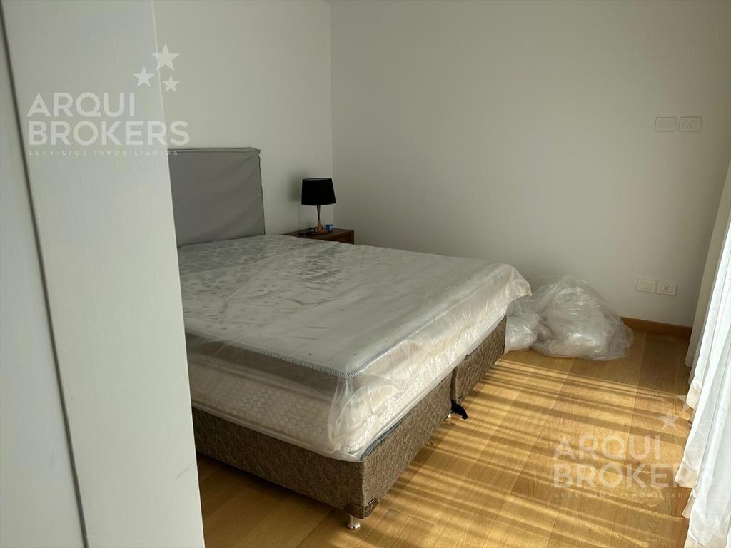 Apartamento de 2 dormitorios en venta en Carrasco - C403