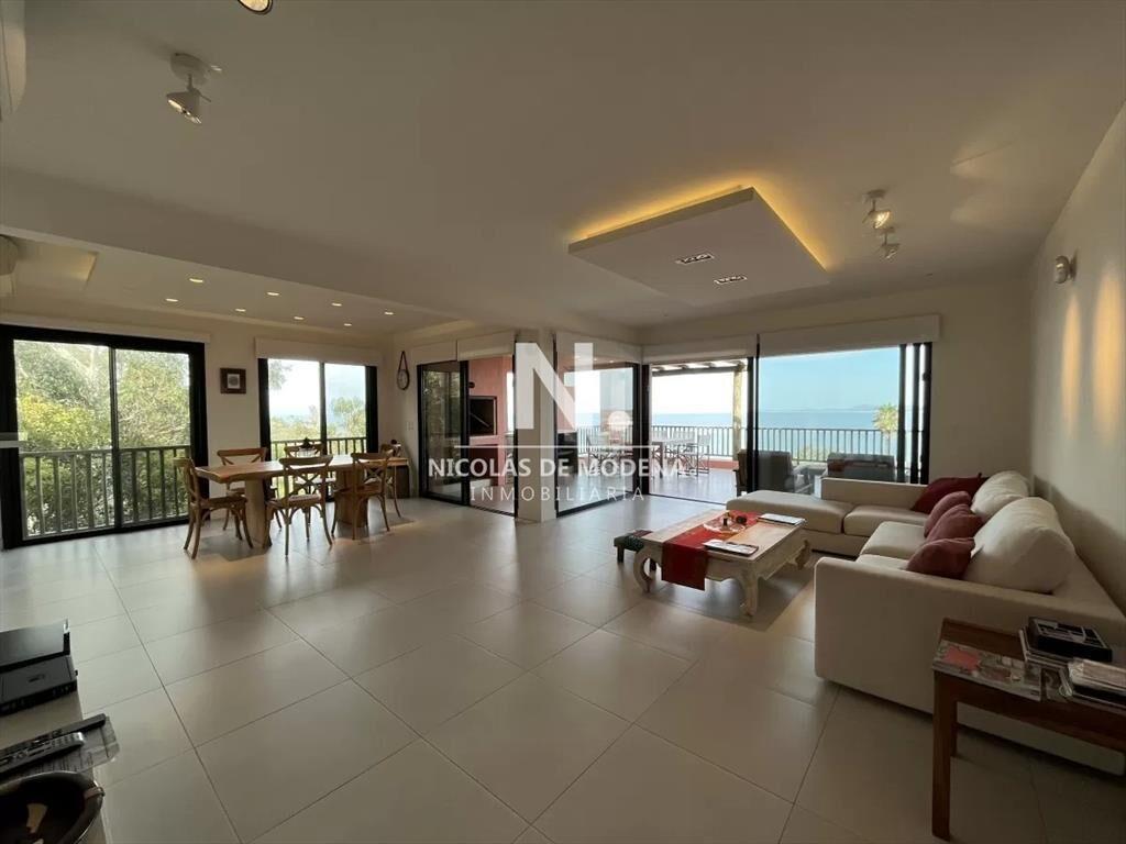 Impecable departamento, comodo e iluminado.