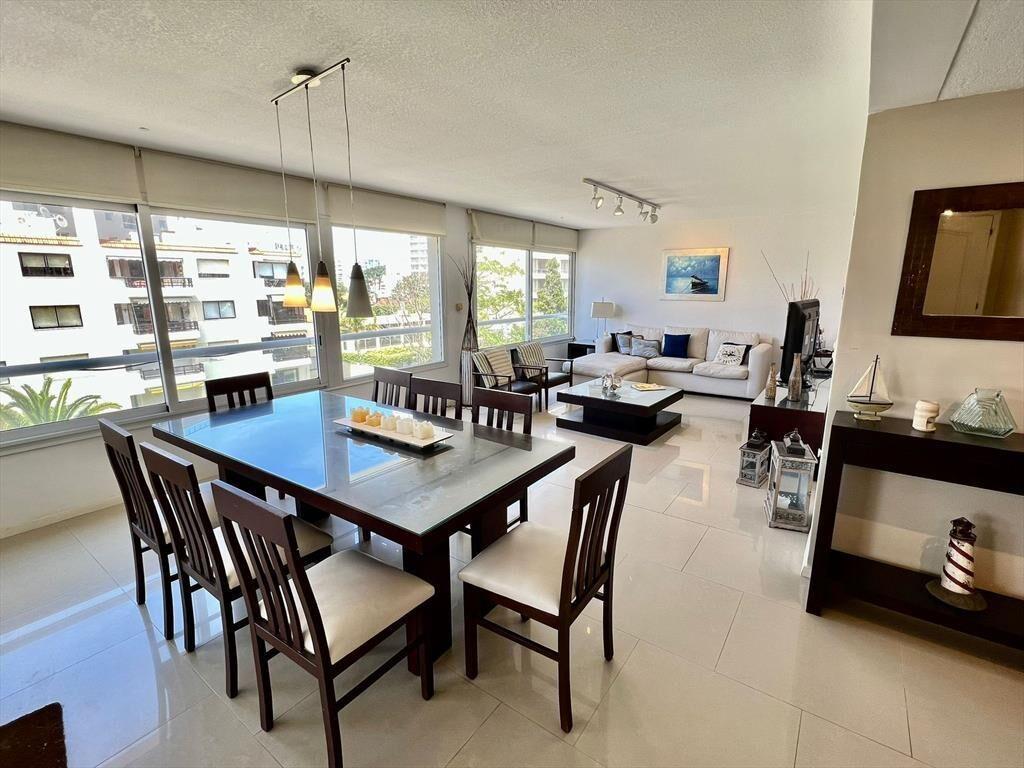 APARTAMENTO EN VENTA 4 DORMITORIOS CON PARRILLERO