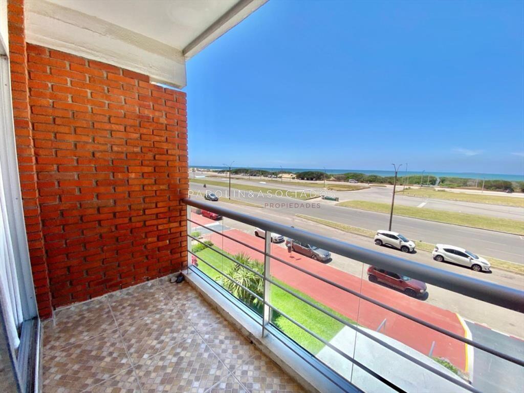 Apartamento de 2 dormitorio y medio en Primera de