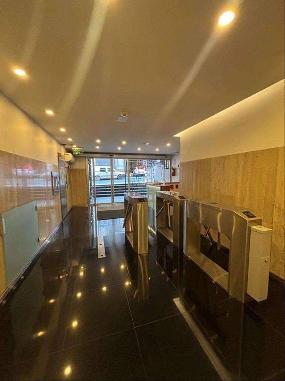 Venta Oficina con renta edificio corporativo Ciudad Vieja