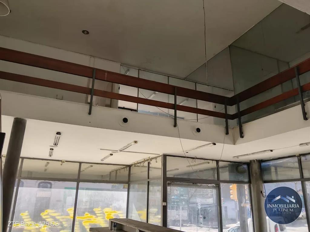 Venta Local Comercial 800 m² ubicado en el Centro, 3 niv...