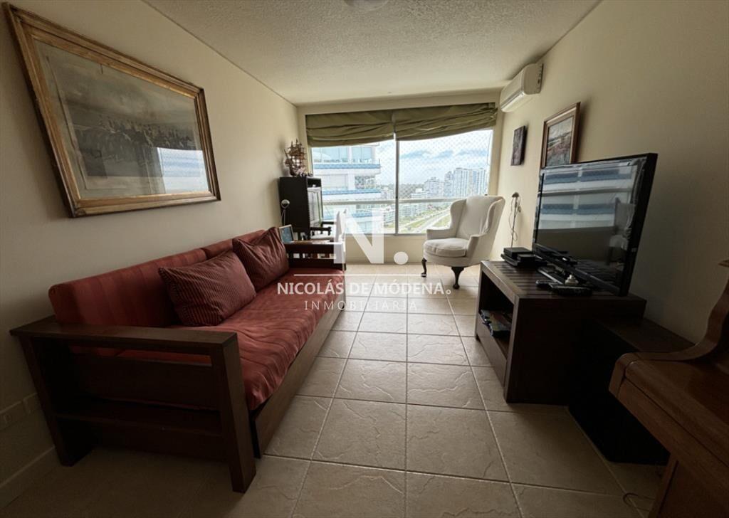 Departamento de 3 dormitorios + dep en venta con