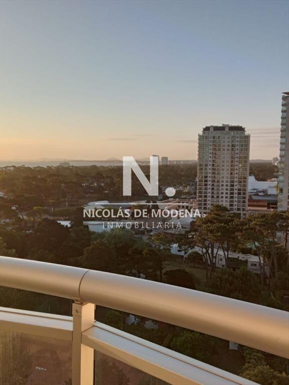EXCELENTE APARTAMENTO EN PUNTA DEL ESTE