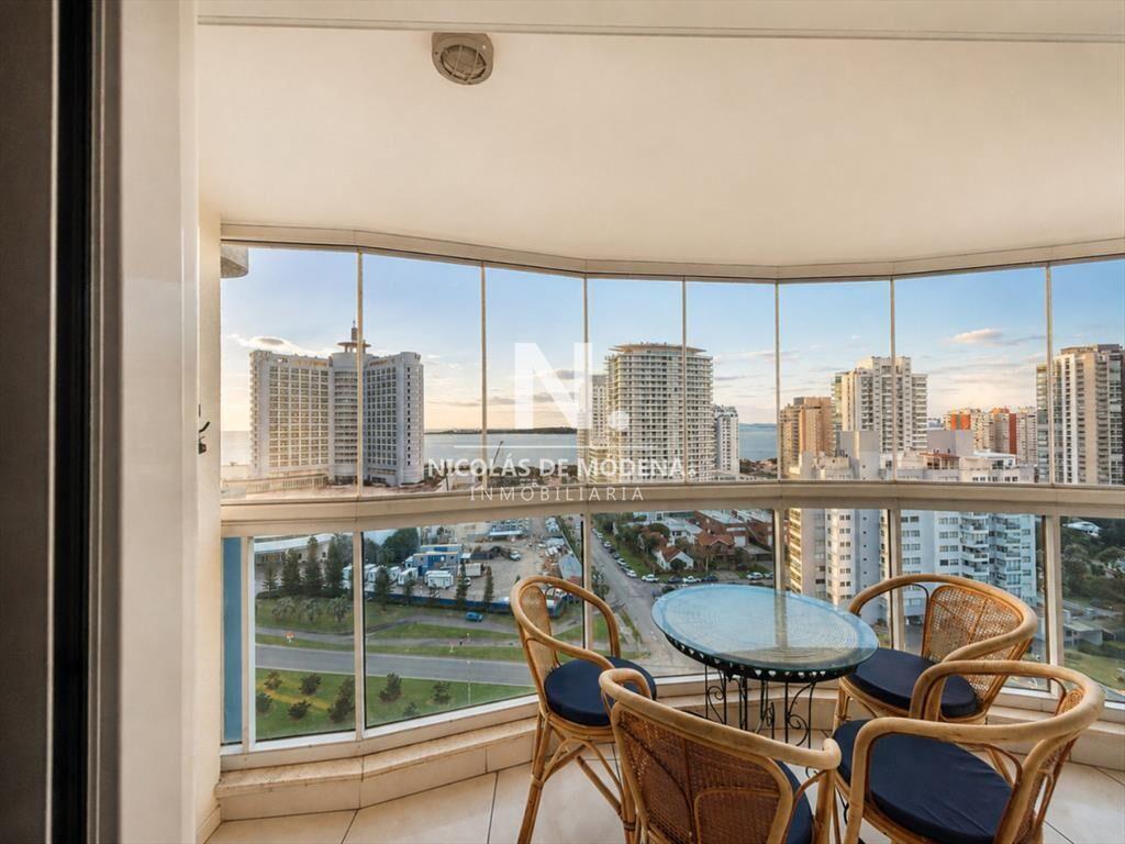 Apartamento de 2 dormitorios en suite en venta en Casino To