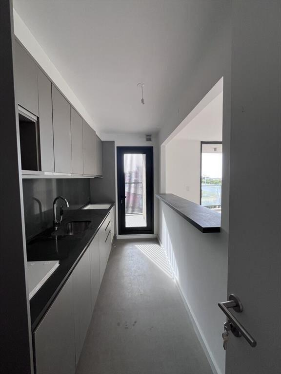 APARTAMENTO A ESTRENAR SOBRE RAMBLA COSTANERA