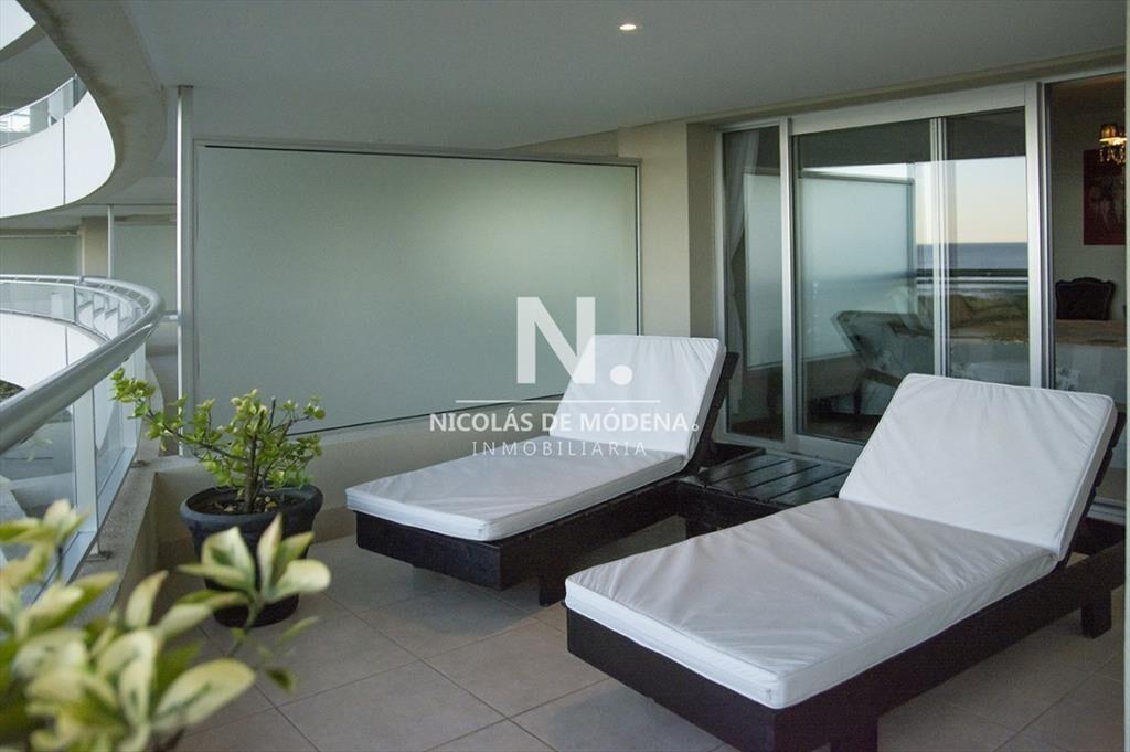 Departamento en venta frente al mar. Torre Lobos,