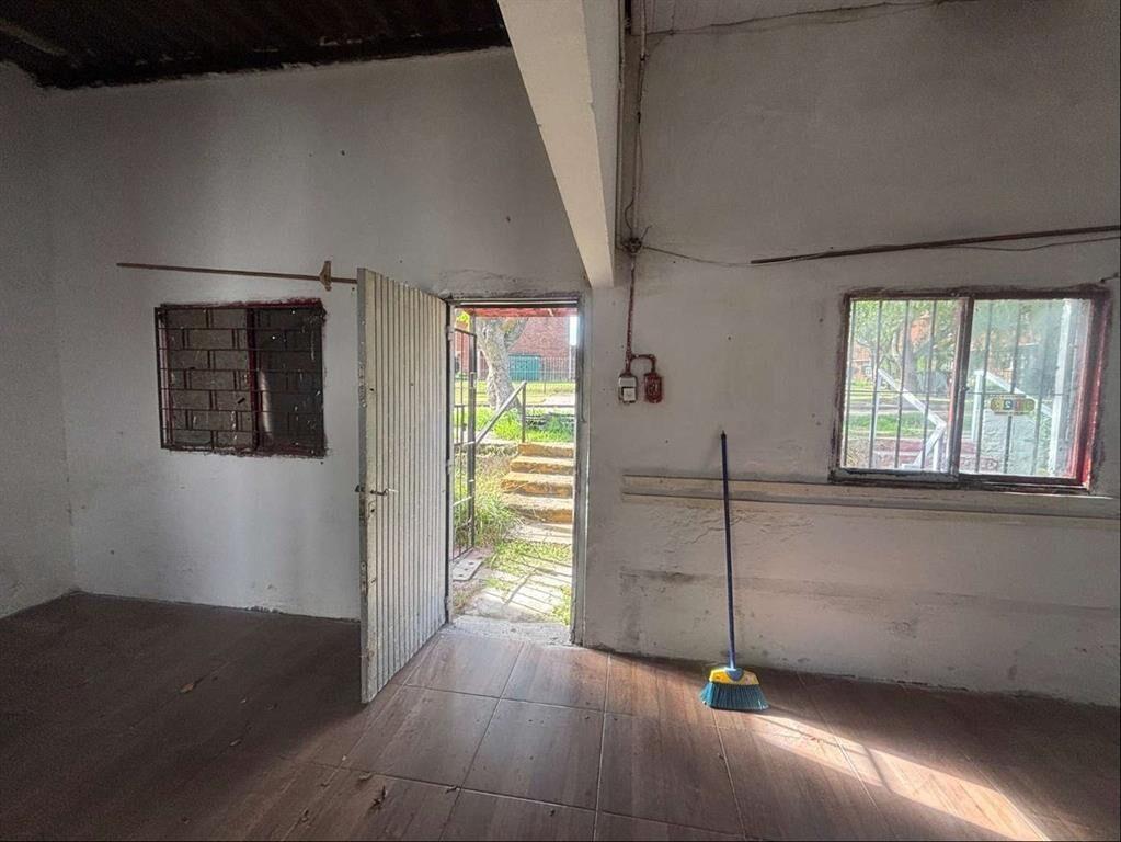 Terreno con construcciones a reciclar, muy buena ubicación