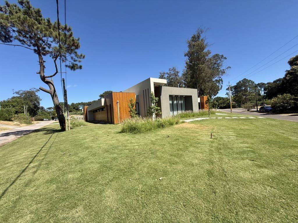 Residencia a estrenar en venta Barrio Lugano -
