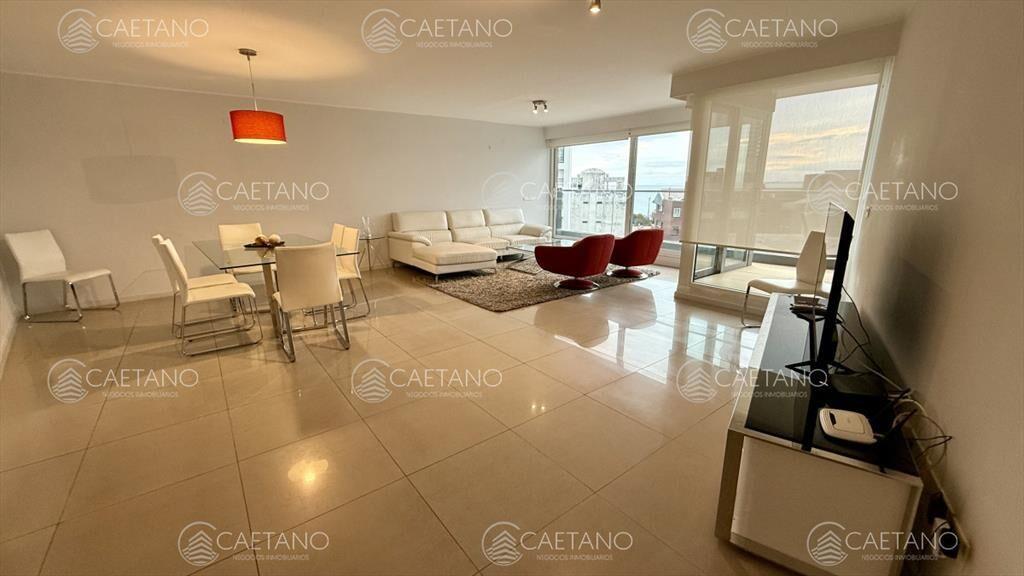 Apartamento 3 dormitorios, Playa Mansa punta del
