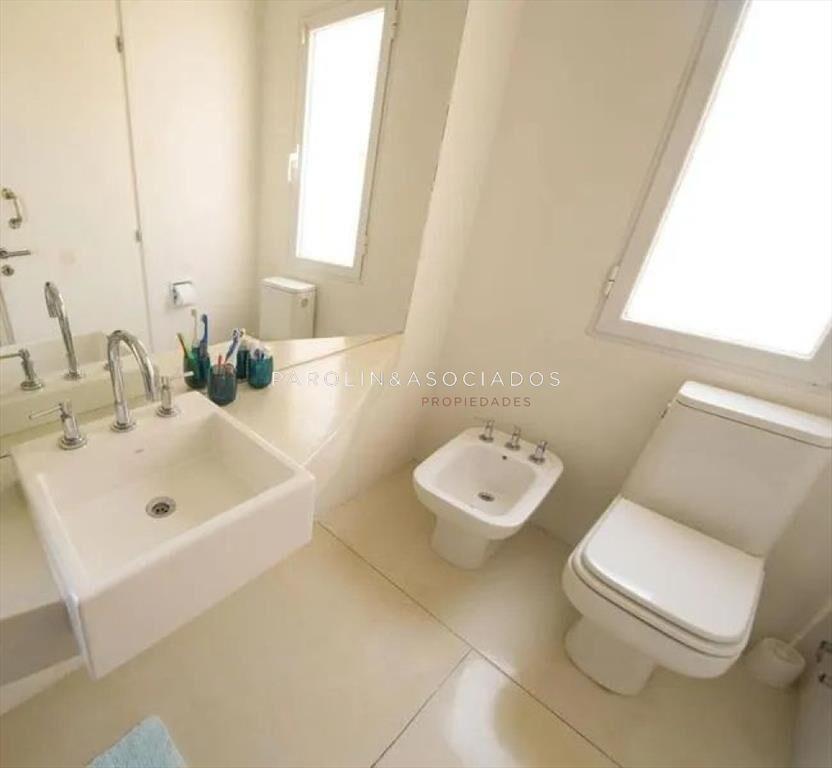 VENTA DE CASA DE 4 DORMITORIS EN MONTOYA PUNTA