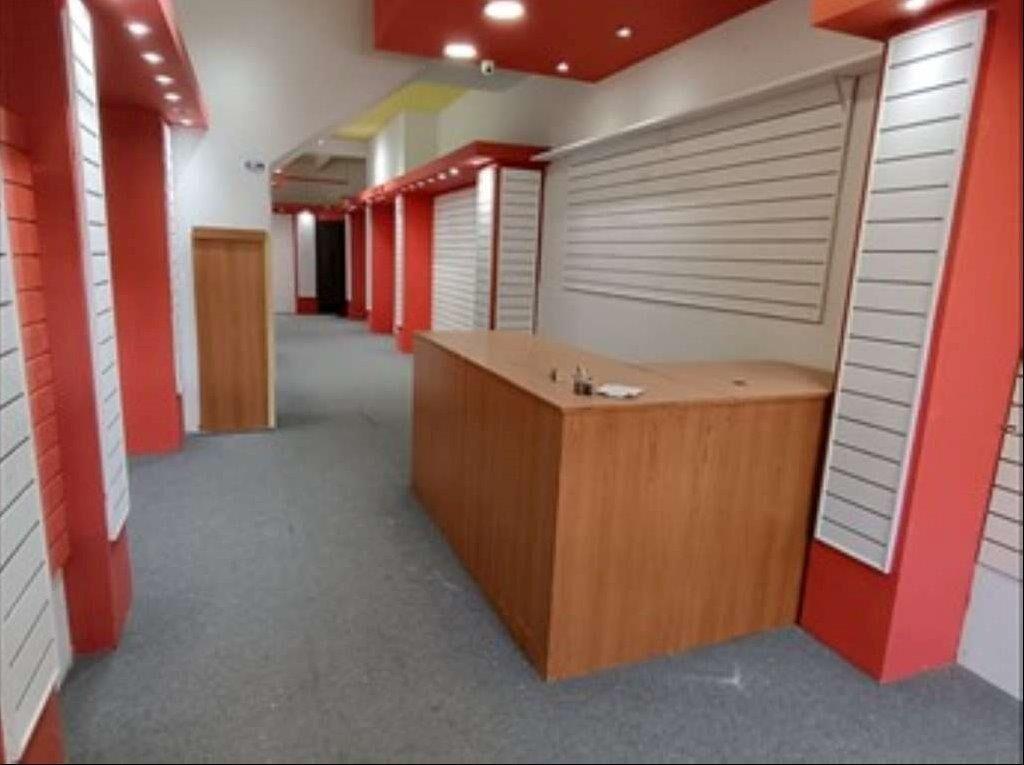 Venta Unión Local 370m2 sobre Av. 8 de octubre esquina Come
