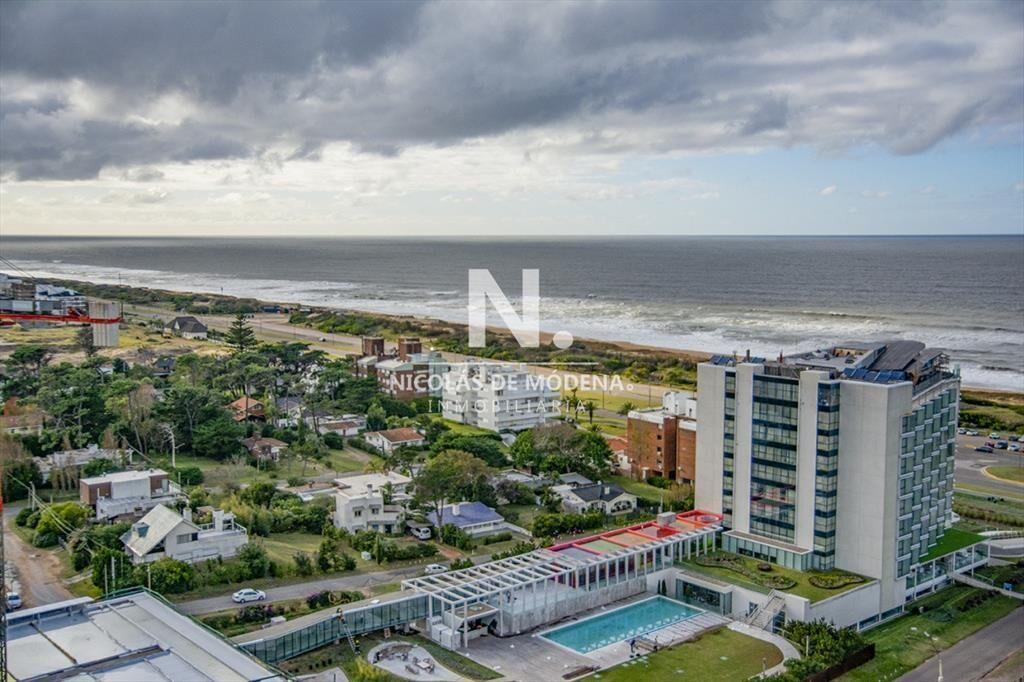 Departamento de 3 dormitorios en piso alto, del