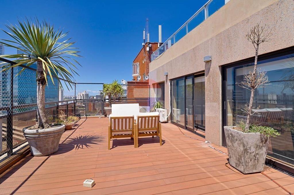 VENTA PENTHOUSE POCITOS, 3 DORM. SERVICIO, 3 GJES.