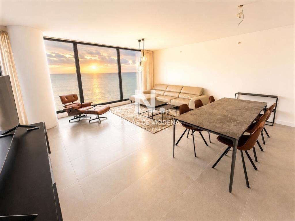 Vende apartamento de 3 dormitorios frente al mar