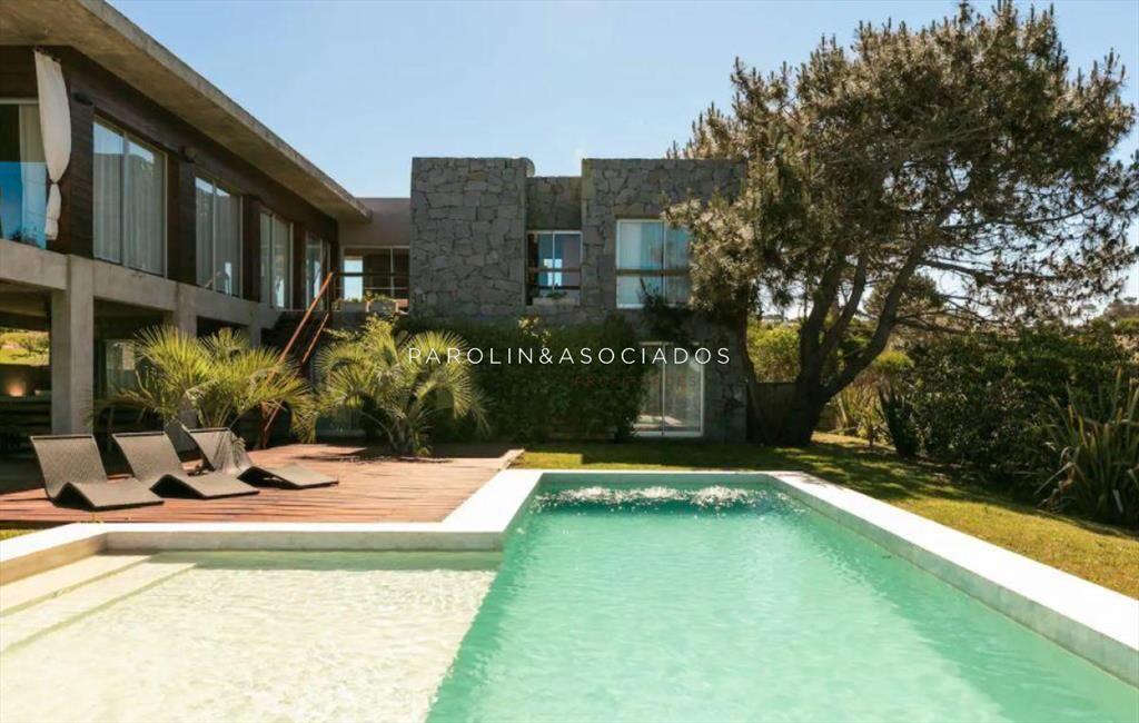 Casa en Venta de 4 Dormitorios en Village del