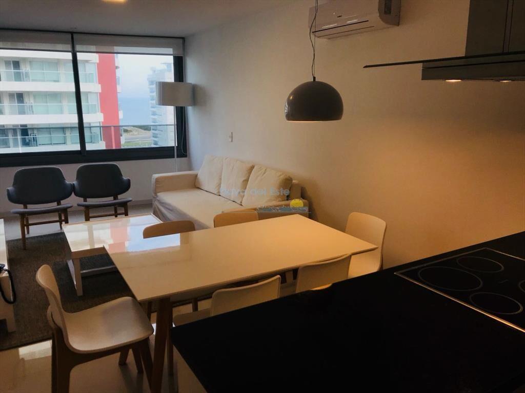 BRAVA A METROS DEL MAR