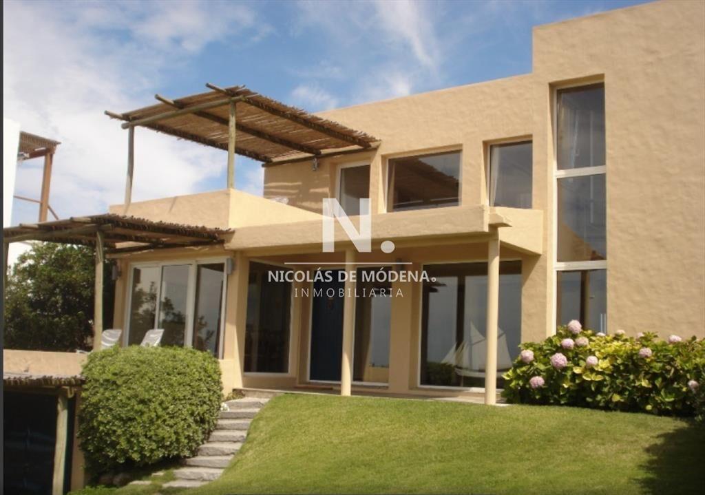 EXCLUSIVA CASA EN VENTA EN PUNTA DEL ESTE.