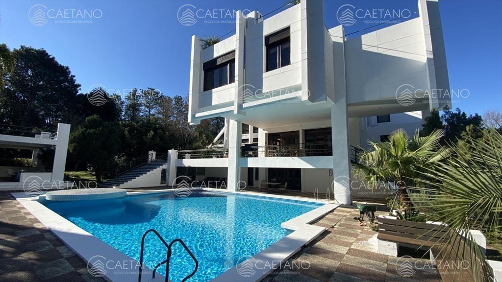Espectacular residencia en Punta Ballena.
