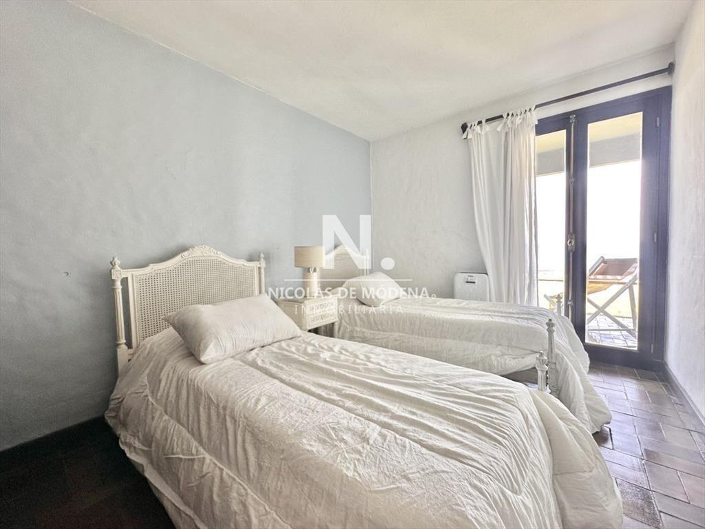 Apartamento de Tres Dormitorios frente a El Emir - Penínsu