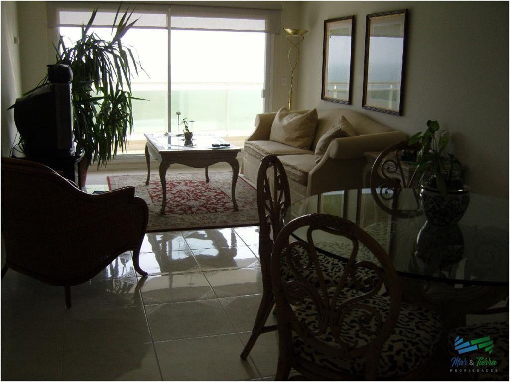En alquiler y venta.. primera línea playa
